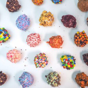 The big baller pack includes: two greatest hits pack | vanilla sprinkle, triple chocolate, red velvet, French toast. Two cereal bowl pack | fruity pebble, cap'n crunch, special-k, cinnamon crunch. Two pastel pack | animal cracker, unicorn poop, andies mint. Two candy blast pack | m&m, reese's, butterfinger, snickers